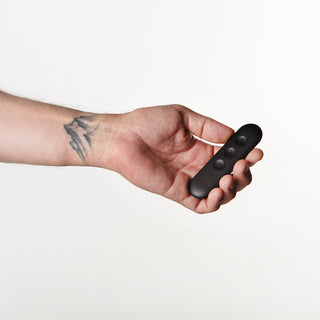 Je Joue Vesta Vibrating Butt Plug Black - Horny Stoner