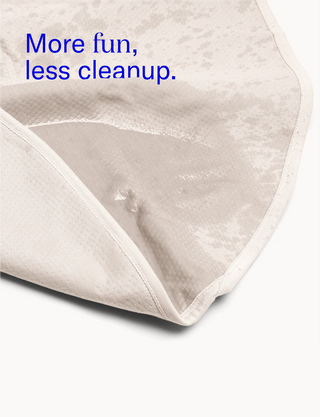 Dame Thro Waterproof Squirt Blanket